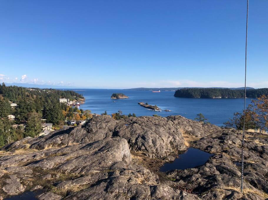 Bright Private Suite Near Departure Bay Beach Nanaimo Exterior foto